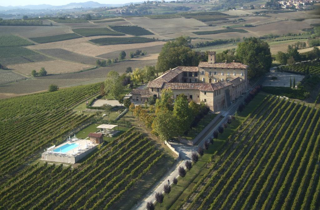 Relais Castello Di Razzano Hotel Alfiano Natta ภายนอก รูปภาพ