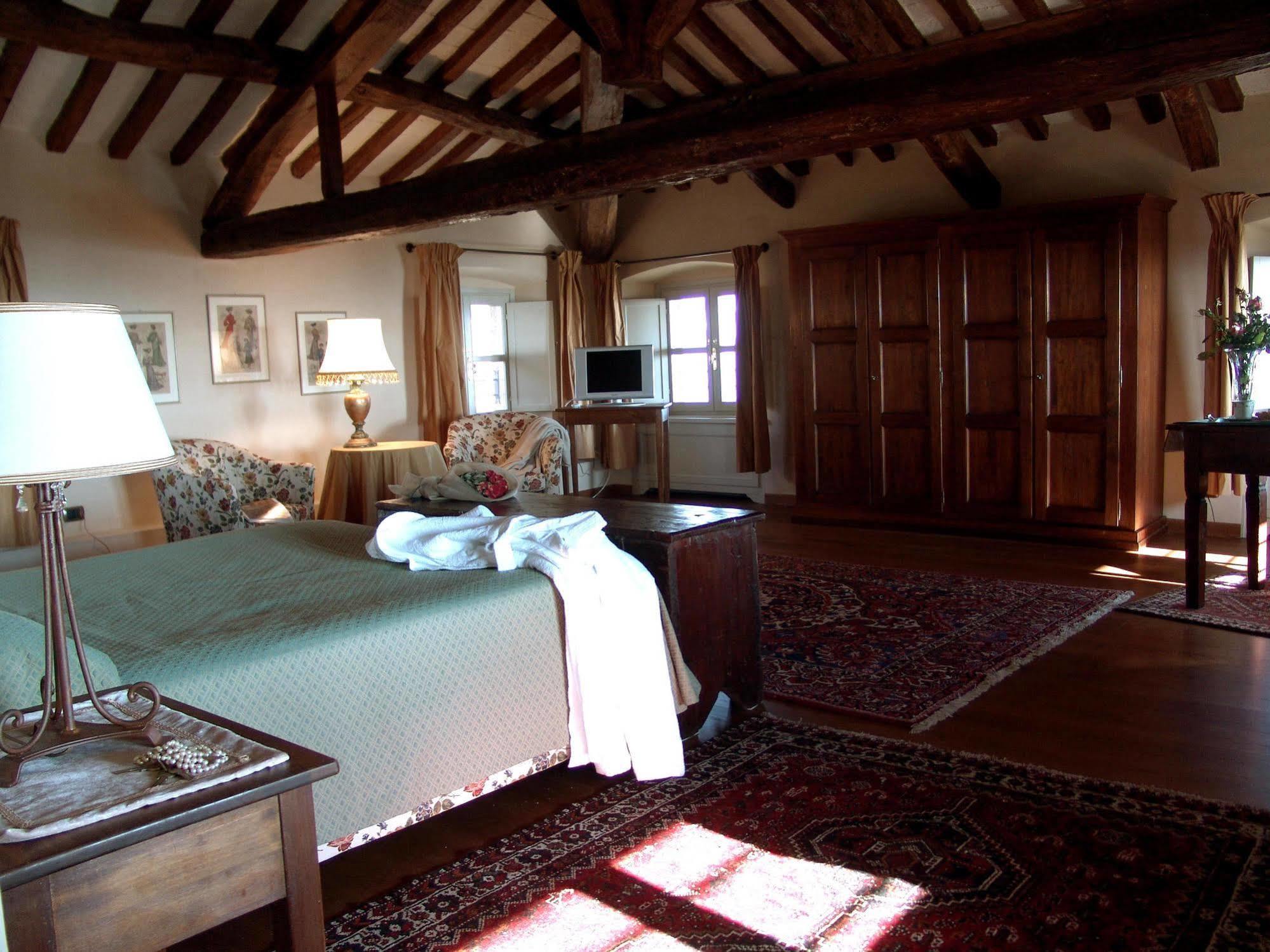 Relais Castello Di Razzano Hotel Alfiano Natta ภายนอก รูปภาพ